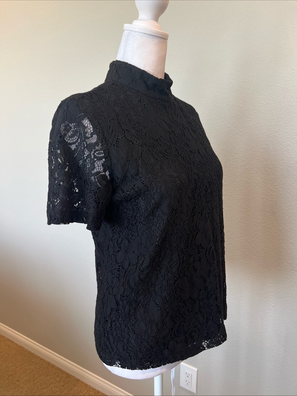 Joe Fresh Black Floral Lace Mockneck Blouse with Lining Size XS - Picture 5 of 10